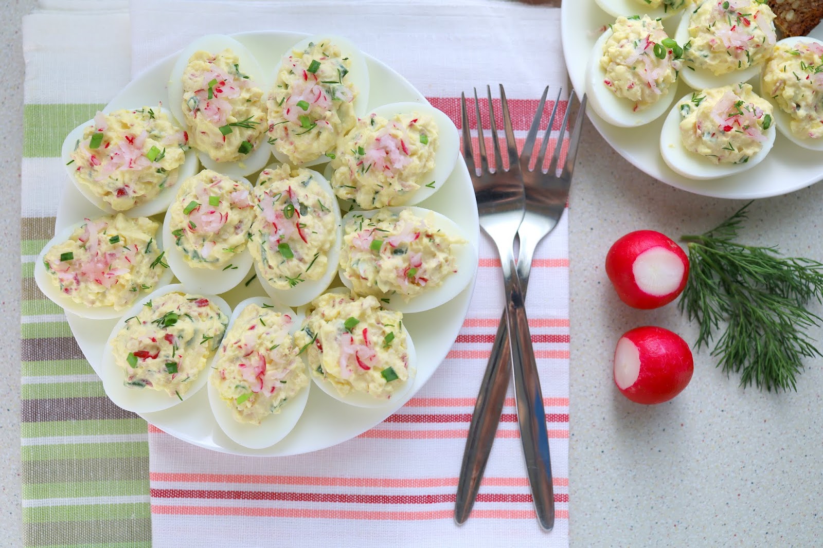 Легкие закуски с яйцом